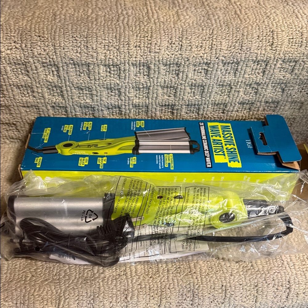 BedHead Wave Artist Hair Tool - Silver and Green